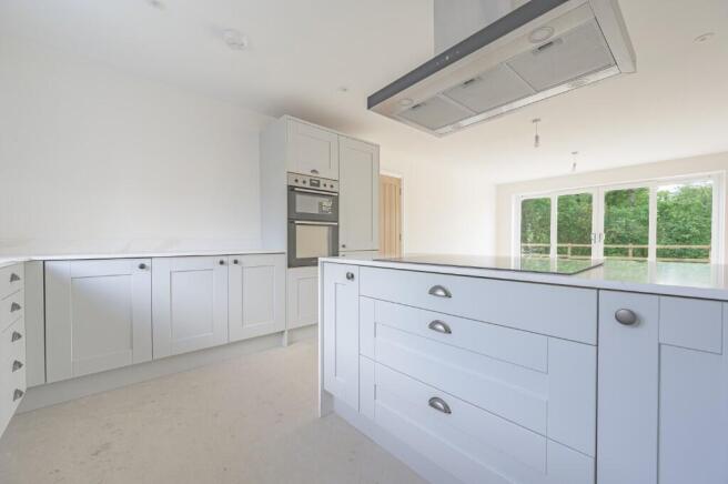 4 bed Detached for sale Image 9
