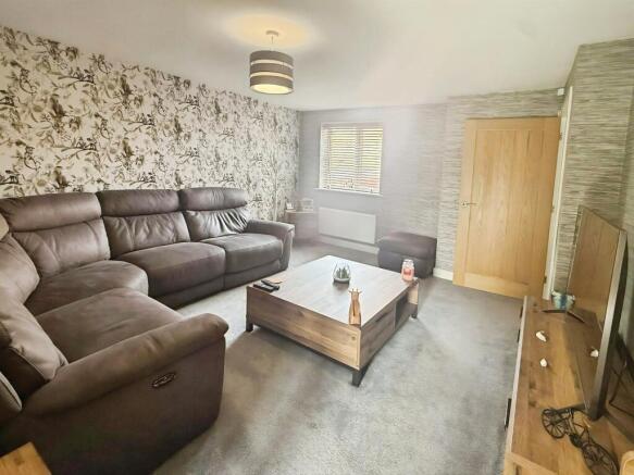3 bed Semi-Detached for sale Image 5