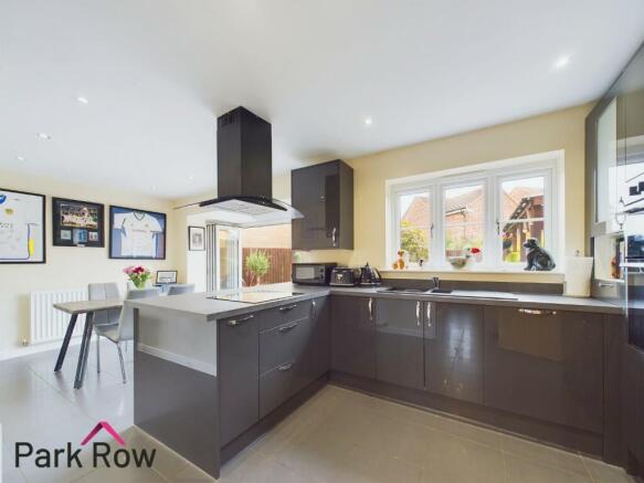 KITCHEN/DINING