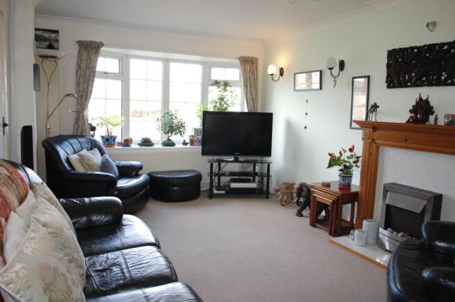 MAIN LIVING ROOM