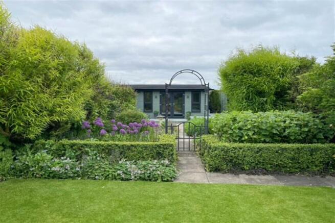 Garden / Summer Hous