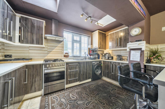 4 bed Semi-Detached for sale Image 4