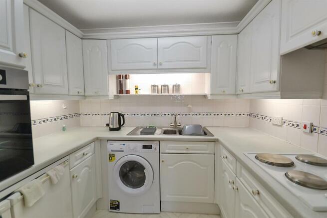 Shelford Road, Radcliffe-On-Trent, Nottingham photo 4