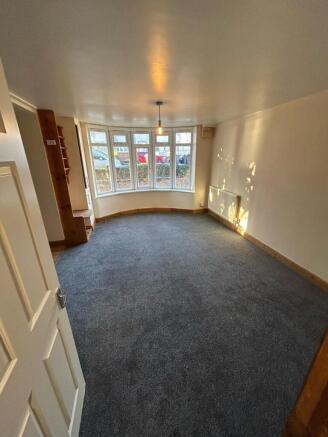 Bright and spacious living room with large bay ...