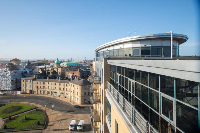 2 bed Flat to rent Image 12