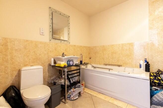 2 bed Flat for sale Image 6