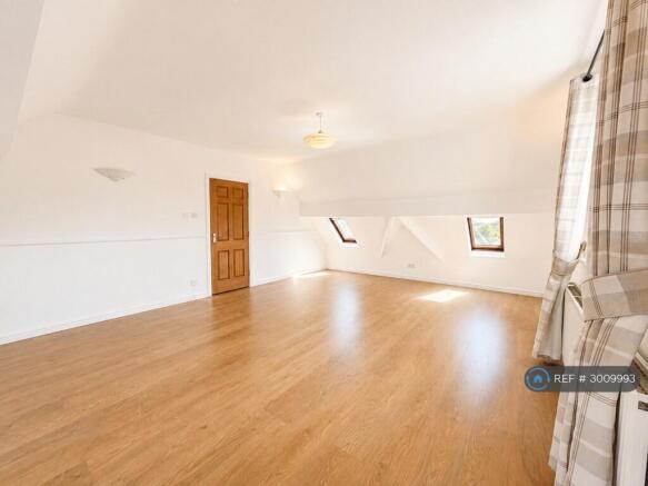 2 bed Flat to rent Image 8