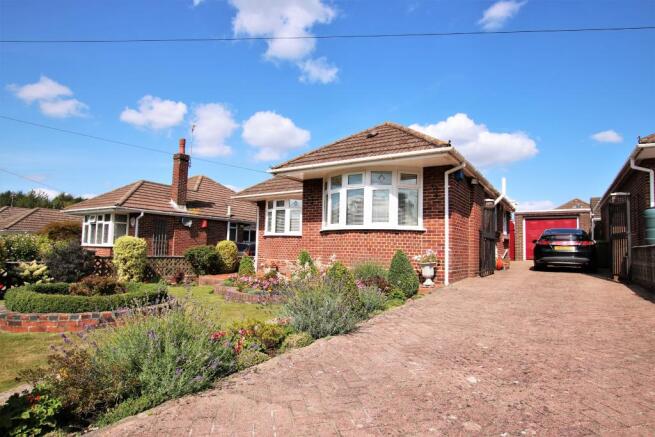 Front aspect-driveway