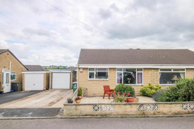 2 bed Semi-Detached Bungalow for sale in dewsbury