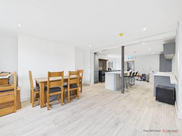 5 bed Detached for sale Image 6
