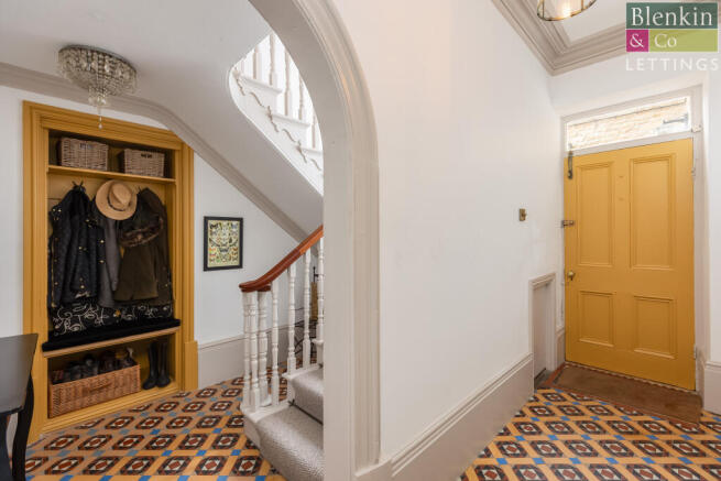 4 bed Town House to rent Image 11