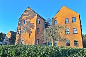 21, 1c Bennets Lodge, Chase Court Gardens, Enfield EN2 8DB