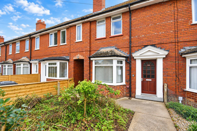 2-bed terraced on Willerby Road, Hull, £100,000