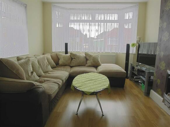 LIVING/DINING ROOM