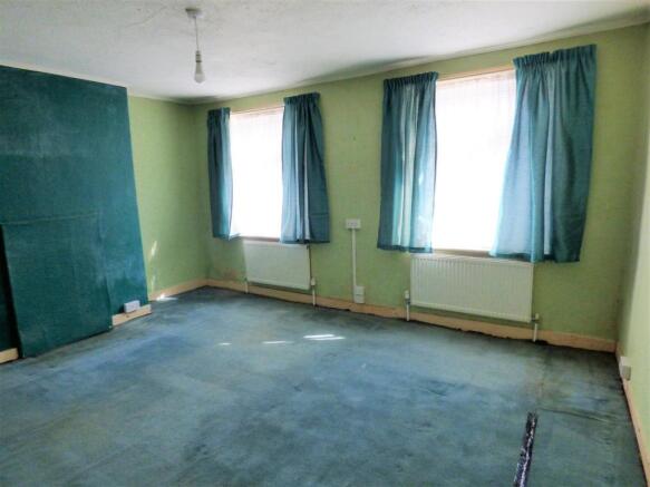 bedroom 1.JPG