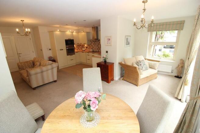Living dining kitchen