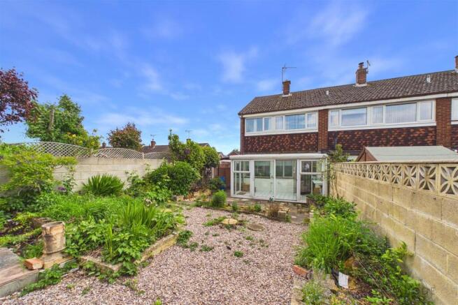 Hurst Drive, Stretton, Burton-On-Trent photo 4