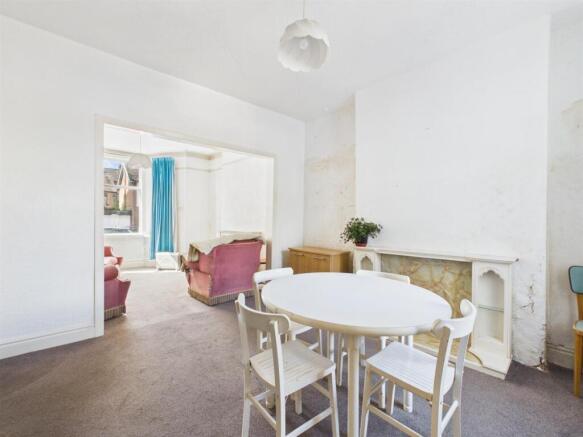 Lounge/Dining Room