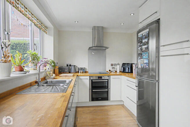 4 bed Detached for sale Image 4