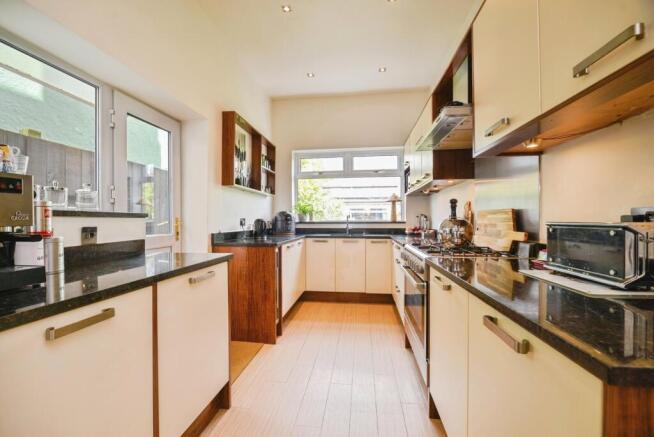 4 bed Semi-Detached for sale Image 5