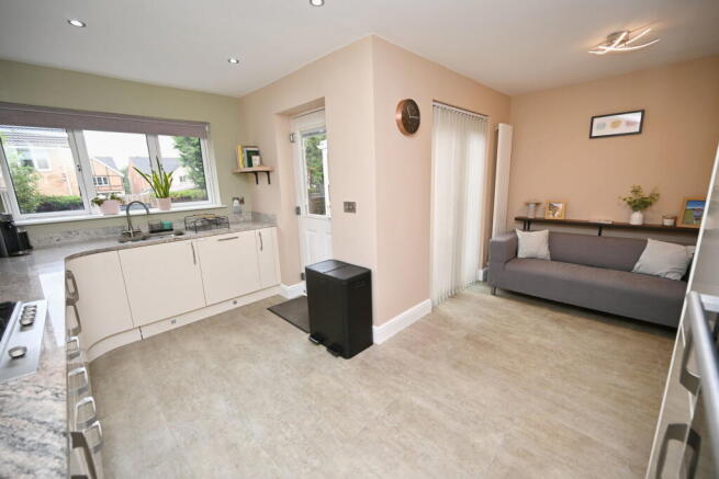 4 bed Detached for sale Image 9