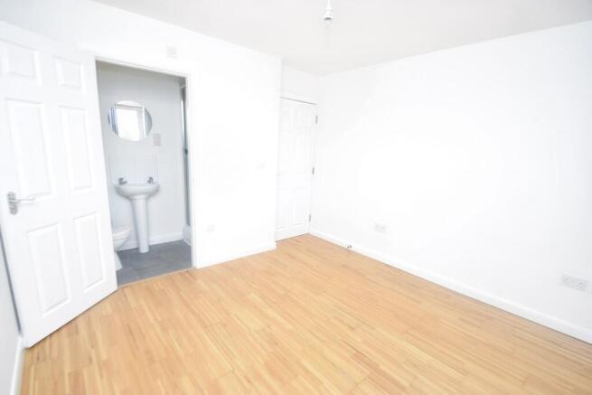 2 bed Flat for sale Image 6