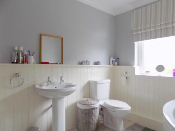 Another aspect of family bathroom.