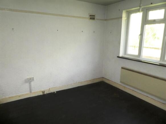 bedroom1.JPG