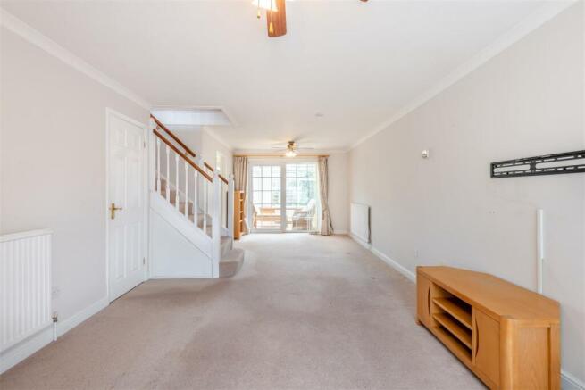 8573843-interior03.jpg