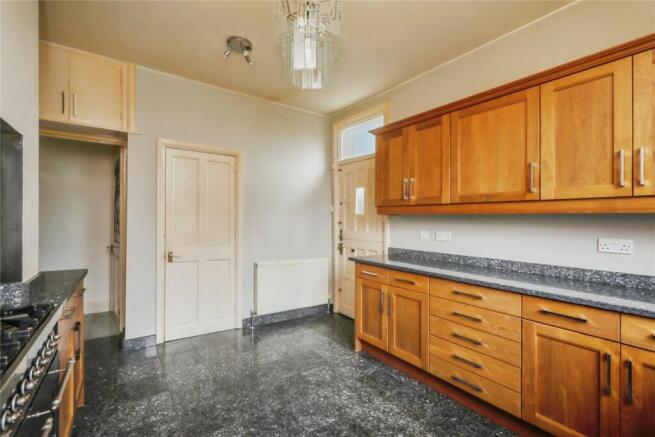 4 bed Semi-Detached for sale Image 6