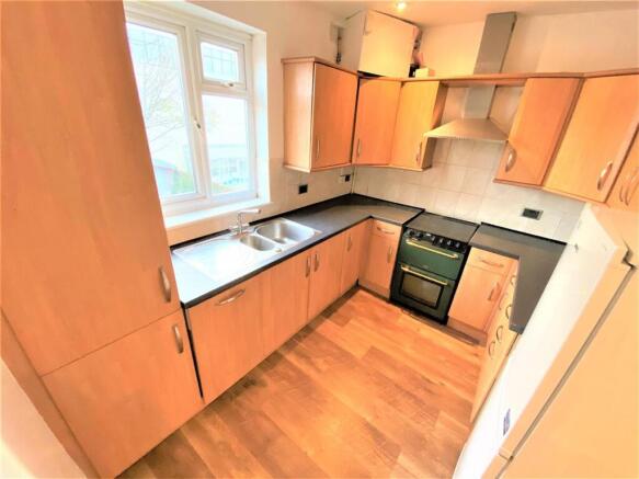 Walpole Rd E18