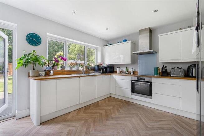 Highfield Avenue, Waterlooville photo 4