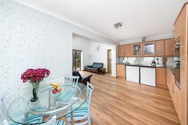 OPEN PLAN DINING KITCHEN
