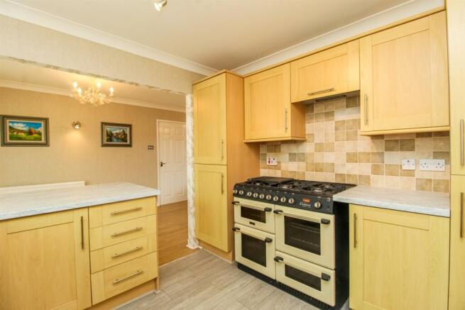 KITCHEN/BREAKFAST ROOM