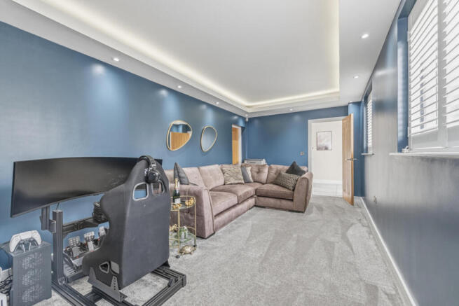 4 bed Semi-Detached for sale Image 11