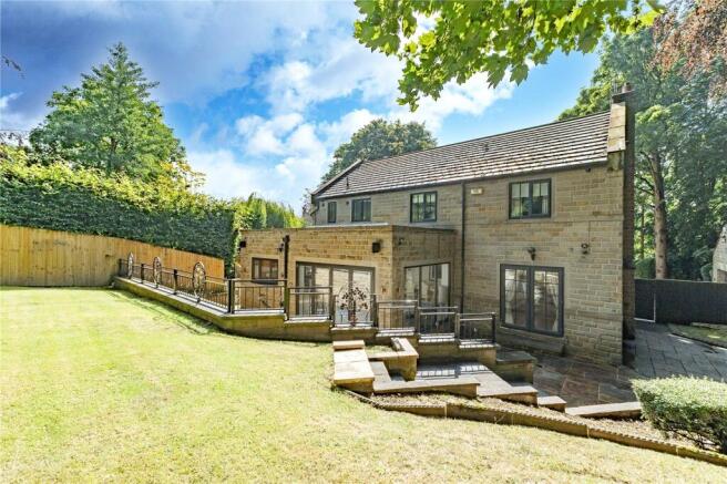 5 bed Detached for sale Image 12