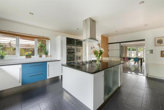 Hodgson Road, Seasalter, Whitstable photo 4