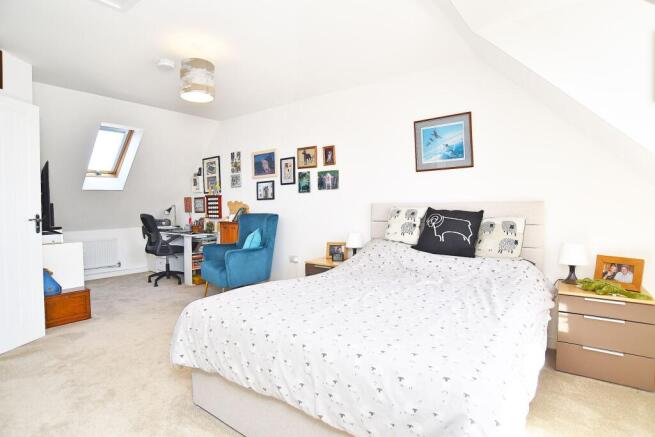 4 bed Semi-Detached for sale Image 10