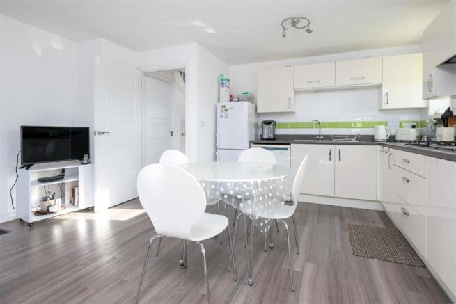 KITCHEN/BREAKFAST ROOM
