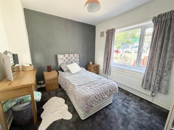 3 bed Semi-Detached for sale Image 9