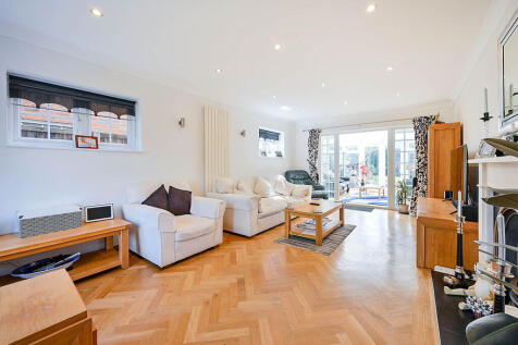 Cleveland Road, Worcester Park, KT4