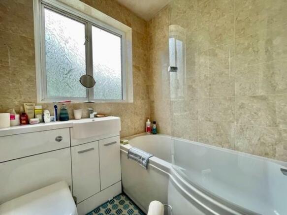 Bathroom Clive 39.jpg