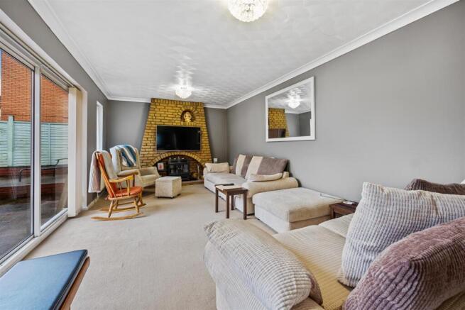 Verdon Drive, Willen Park, Milton Keynes photo 4