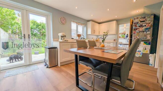 3 bed Semi-Detached for sale Image 7