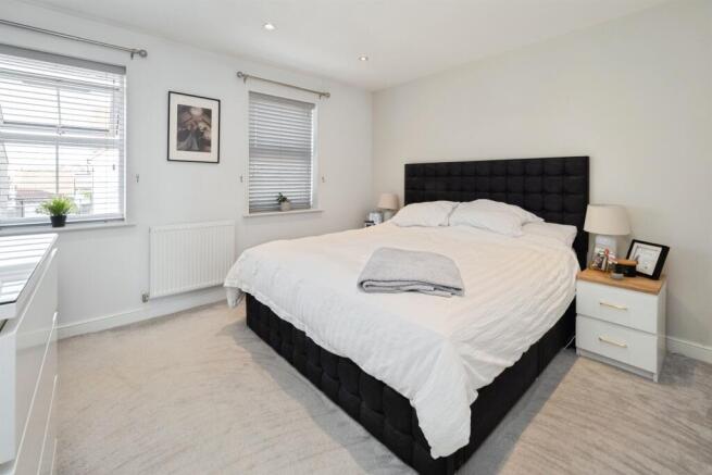 3 bed Semi-Detached for sale Image 9