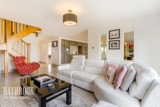 5 bed Detached for sale Image 11