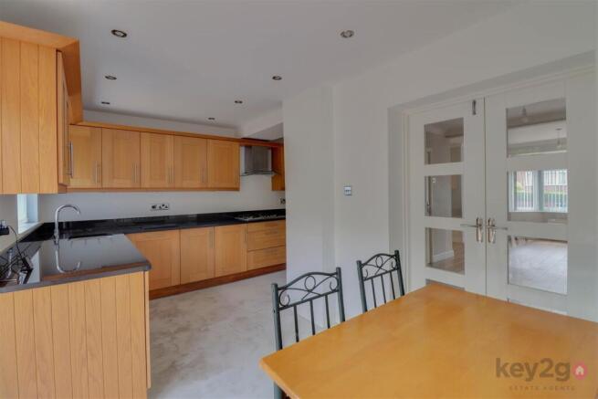 3 bed Semi-Detached to rent Image 6