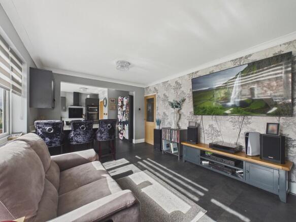 4 bed Detached for sale Image 7