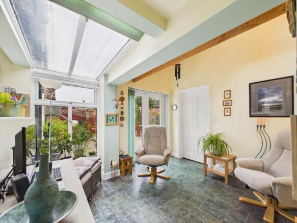 4 bed Semi-Detached for sale Image 6