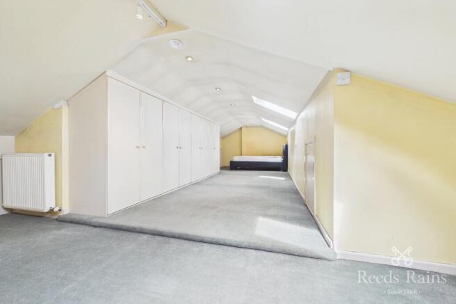 4 bed Detached for sale Image 9